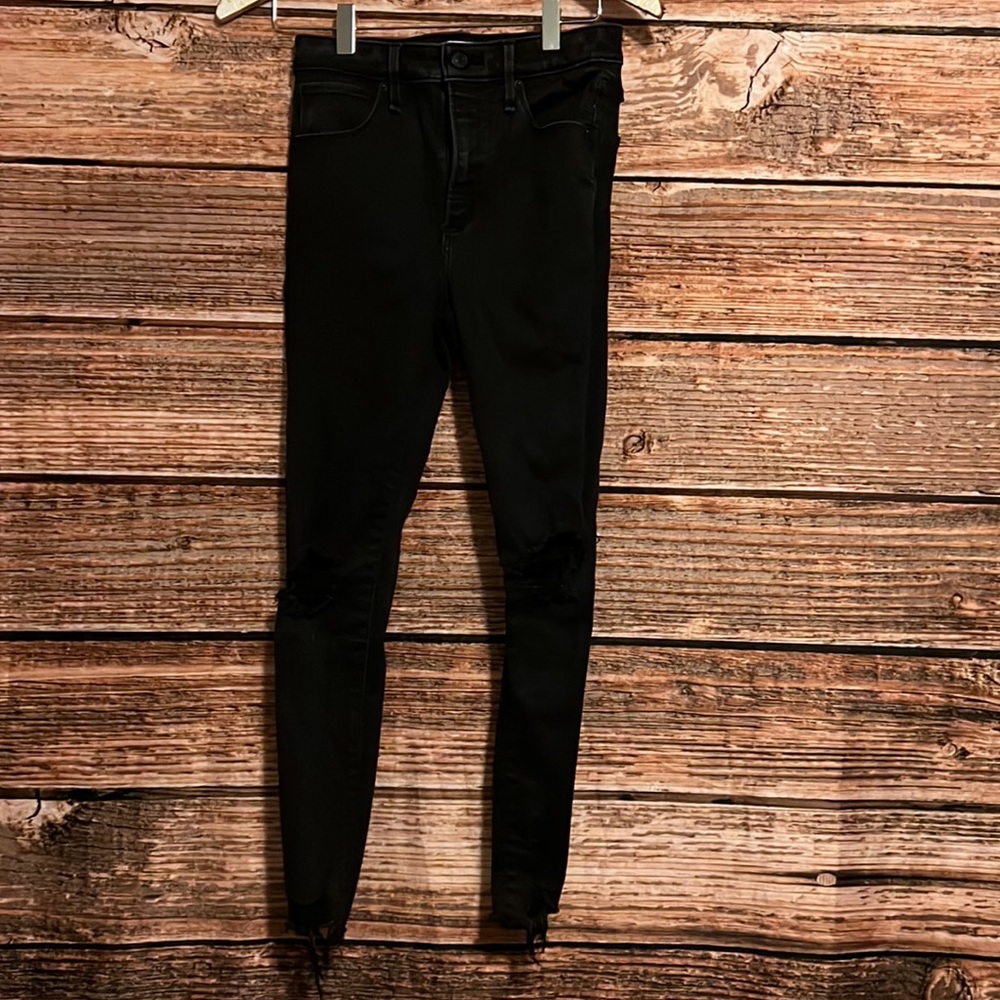 Abercrombie & Fitch• Black Distressedi High Waisted Skinny Jean
